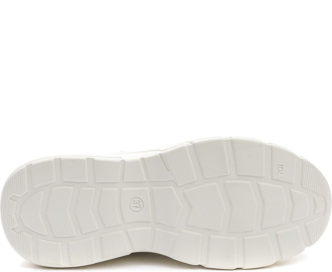 beige casual closed sneakers