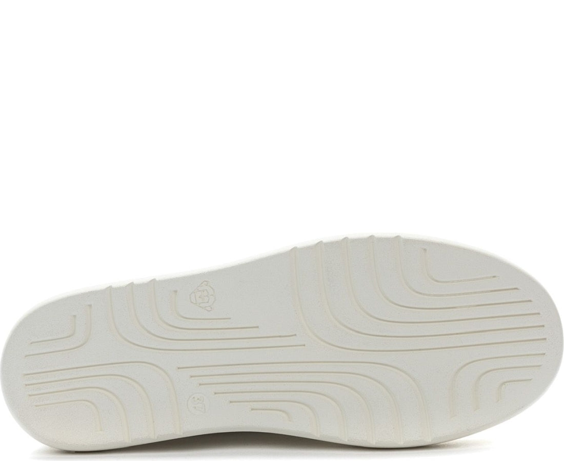 white casual closed sneakers