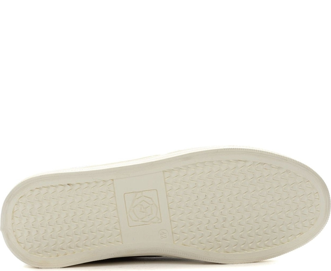 white casual closed sneakers