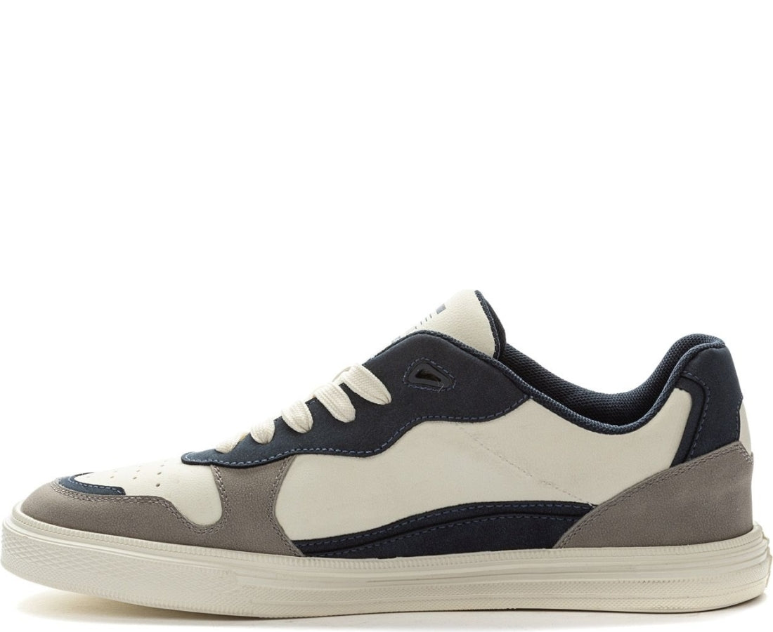 white casual closed sneakers