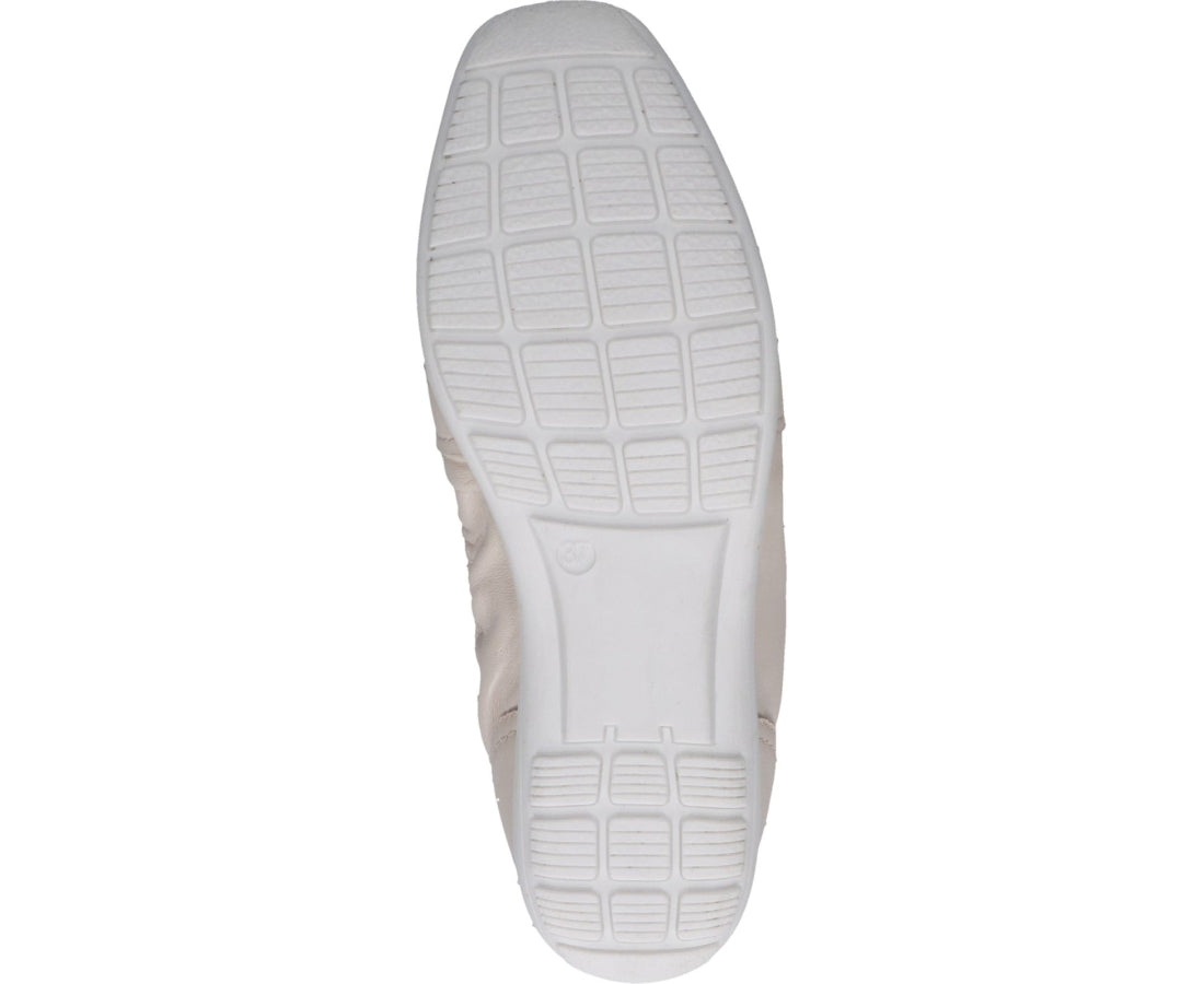 beige casual closed mocasins