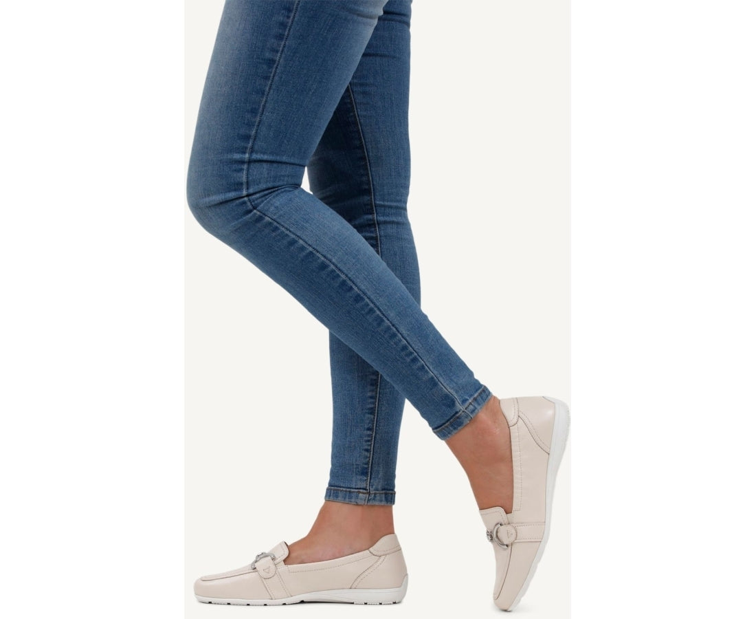 beige casual closed mocasins