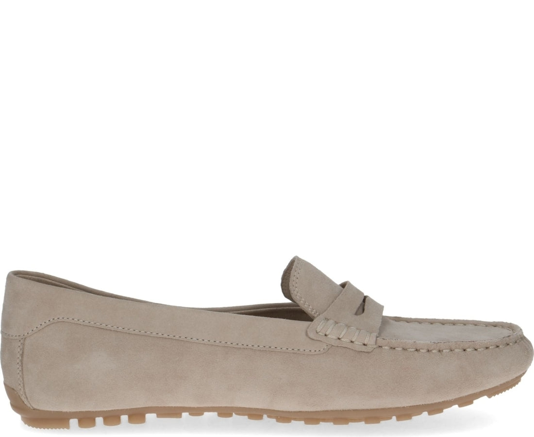 beige casual closed mocasins