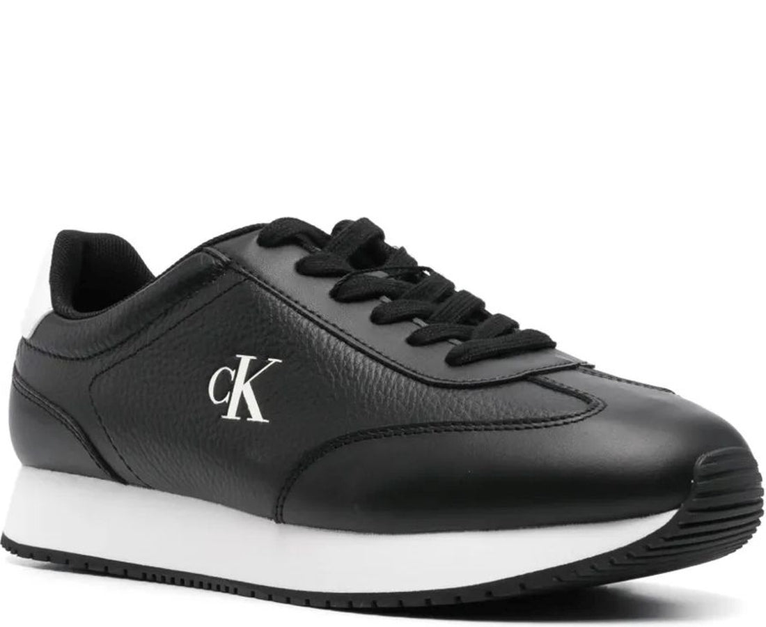 runner lace up sneaker