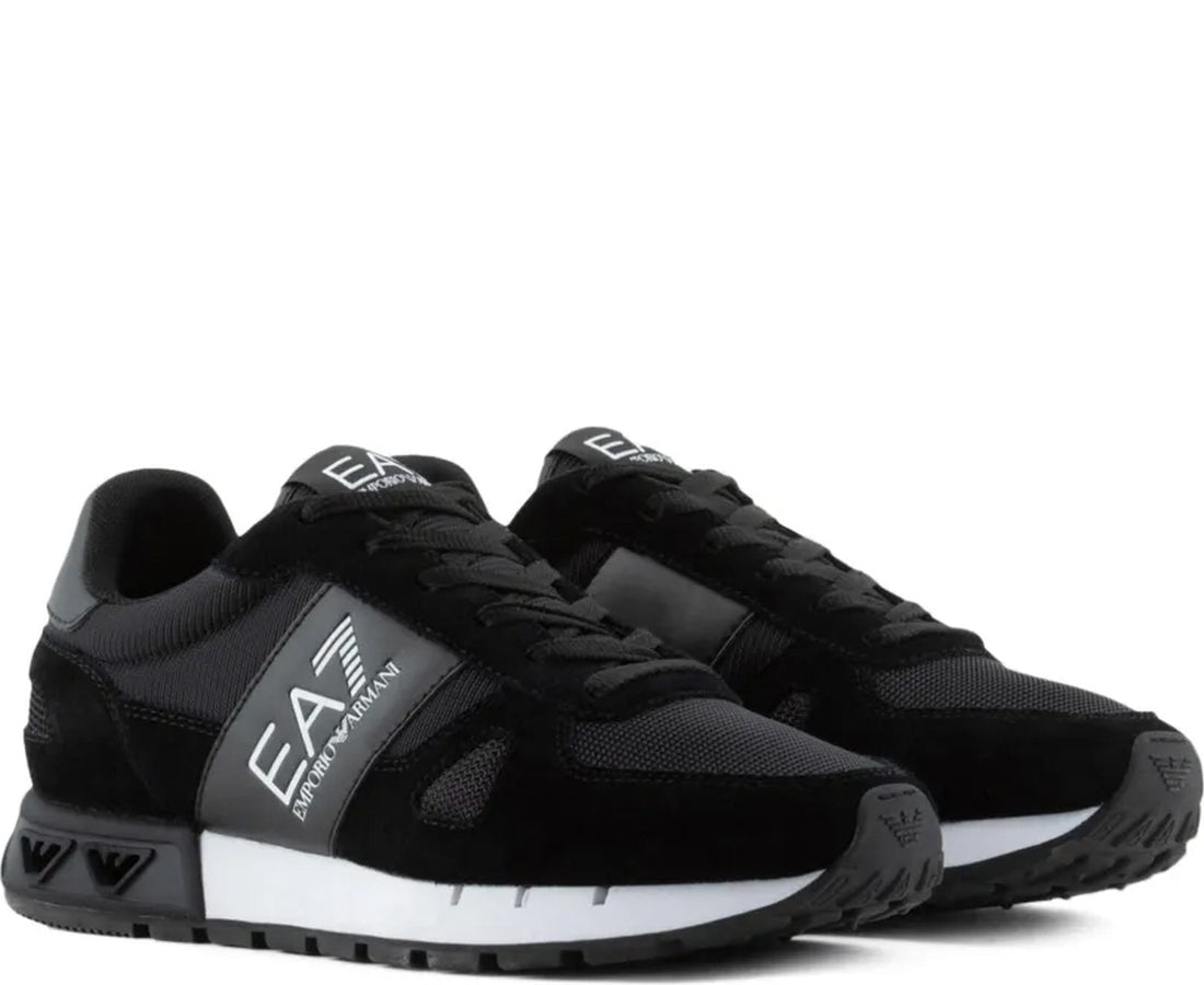 black casual closed sneaker