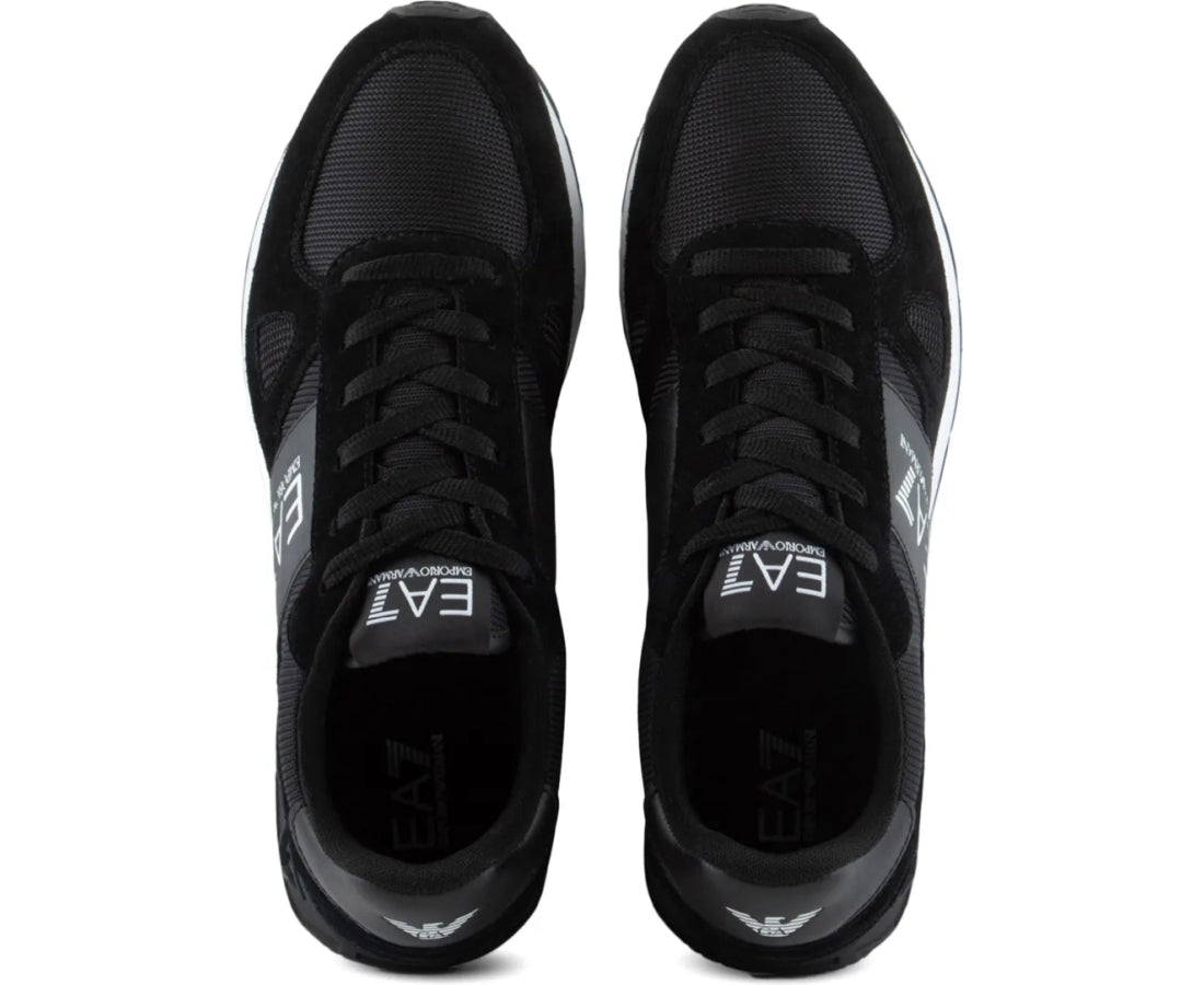 black casual closed sneaker