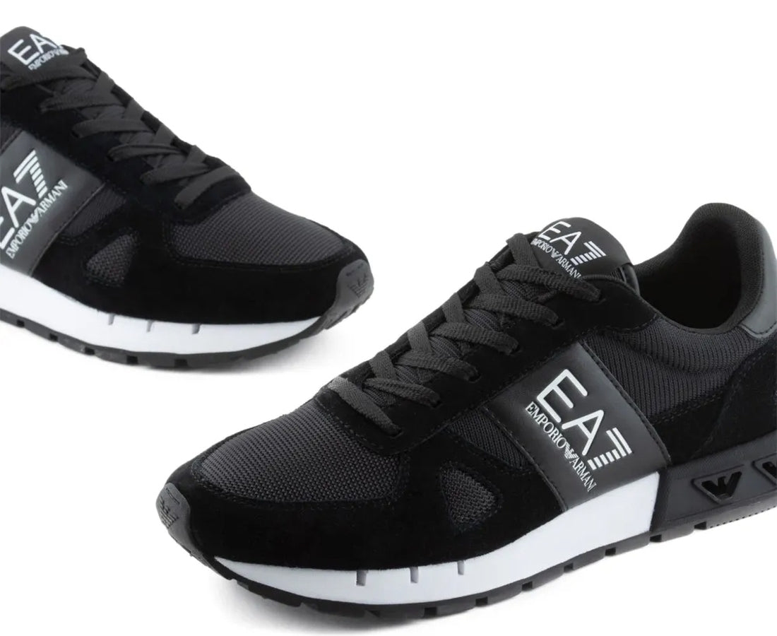 black casual closed sneaker