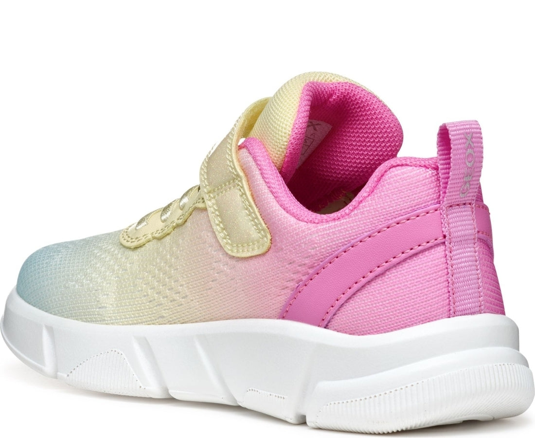 aril leisure trainers