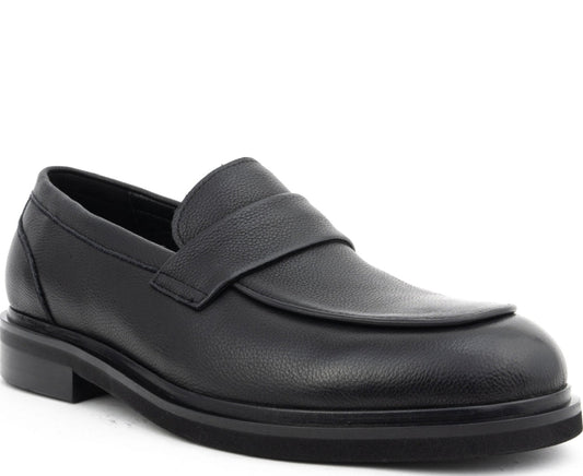 black casual closed loafers