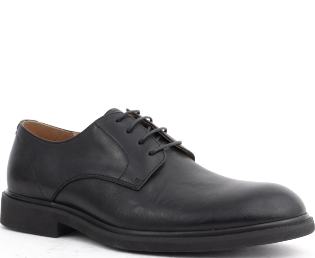 black classic closed formal