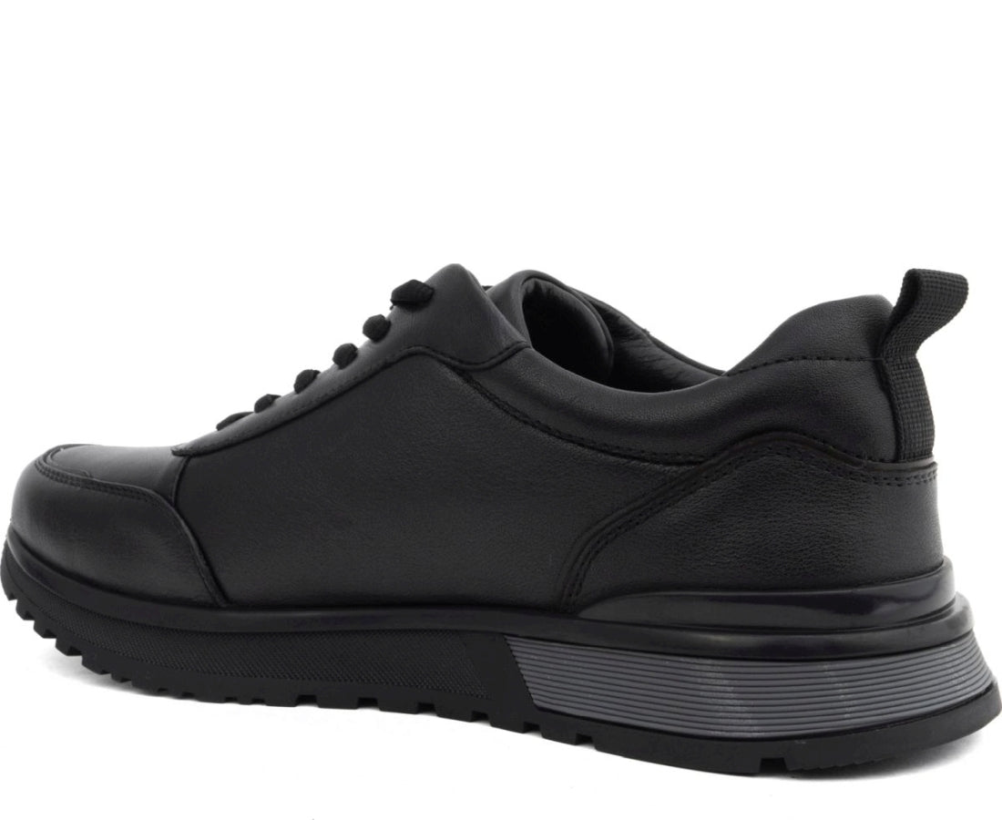 leisure shoes black