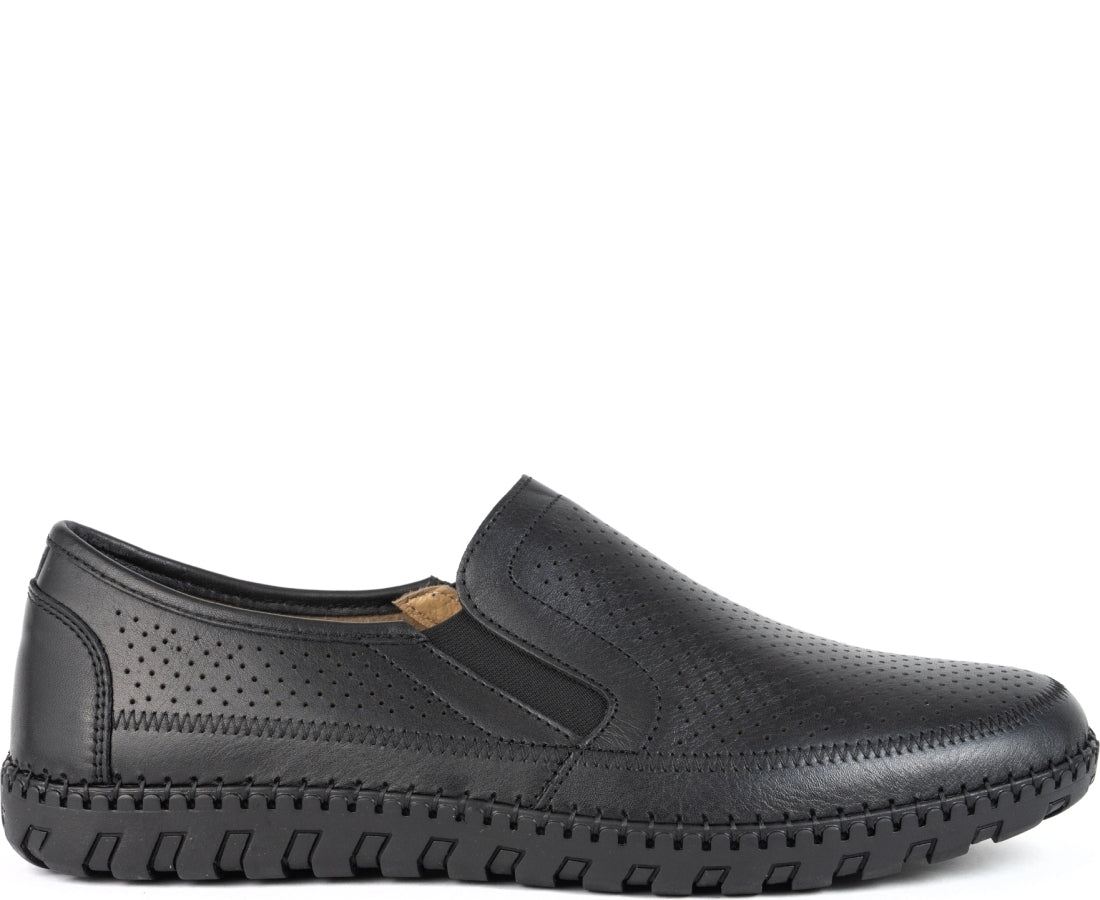 black casual closed mocasins