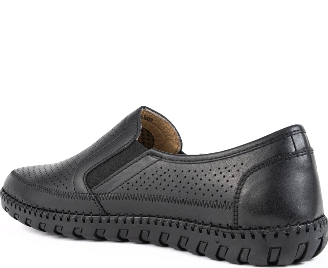 black casual closed mocasins