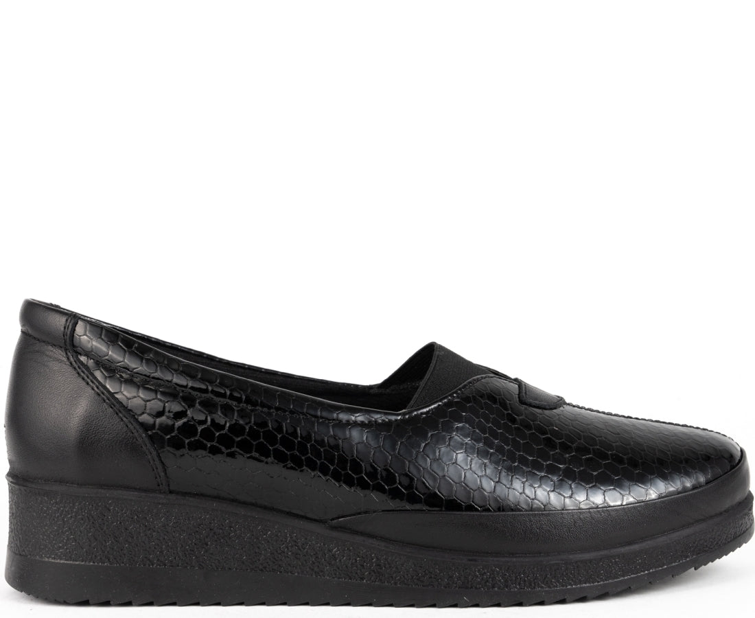 black casual closed loafers