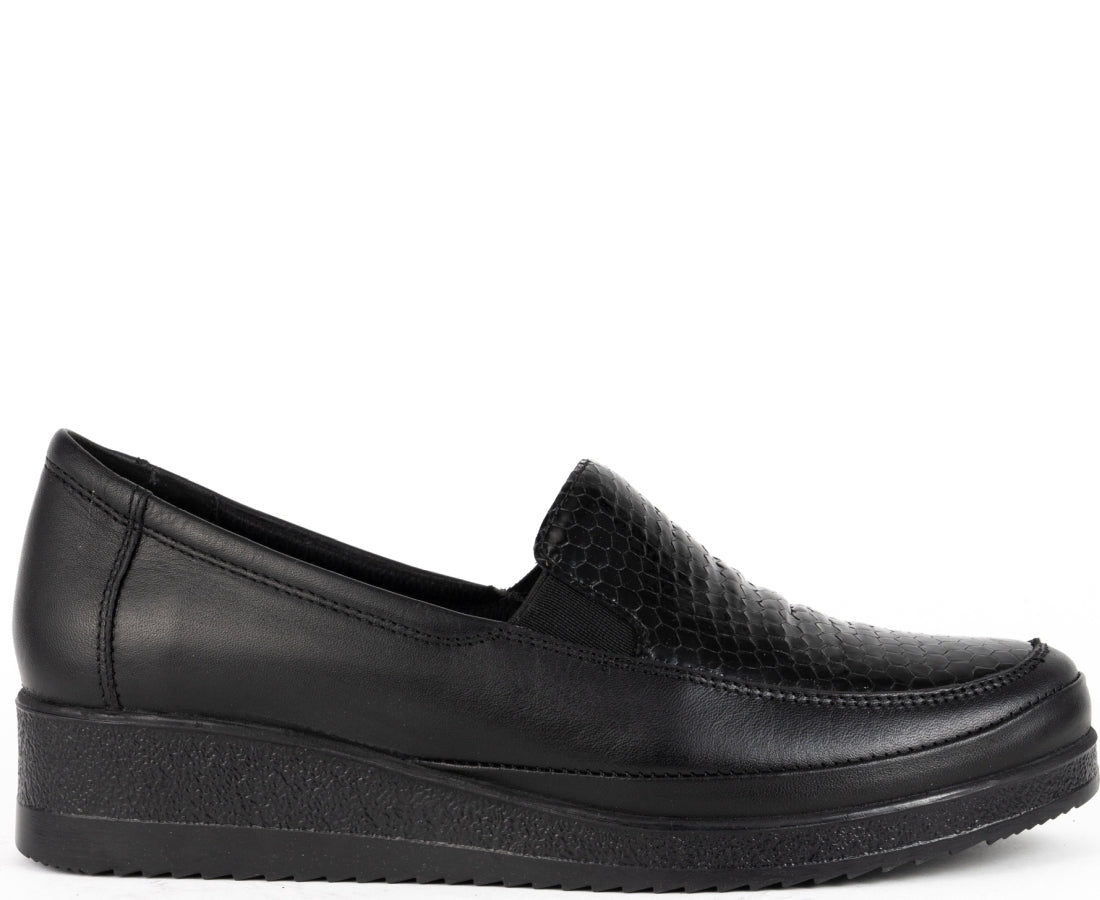 black casual closed loafers