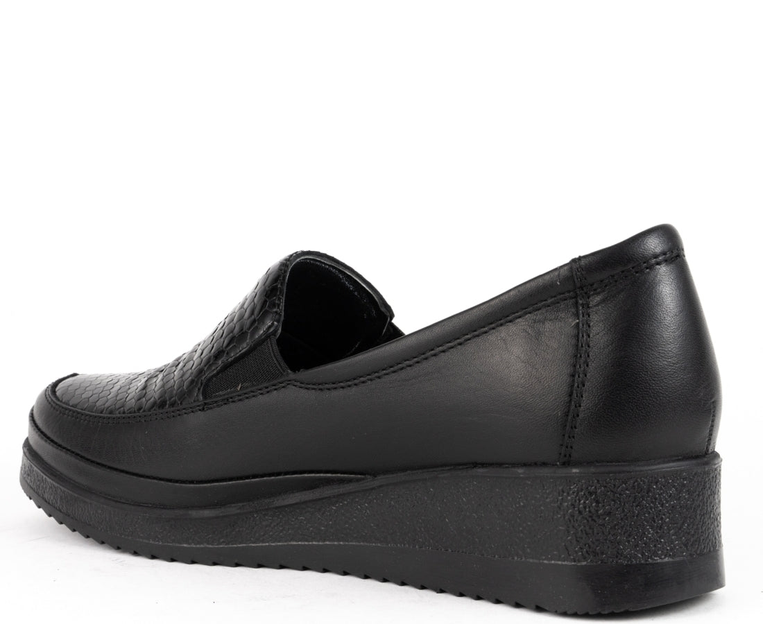 black casual closed loafers
