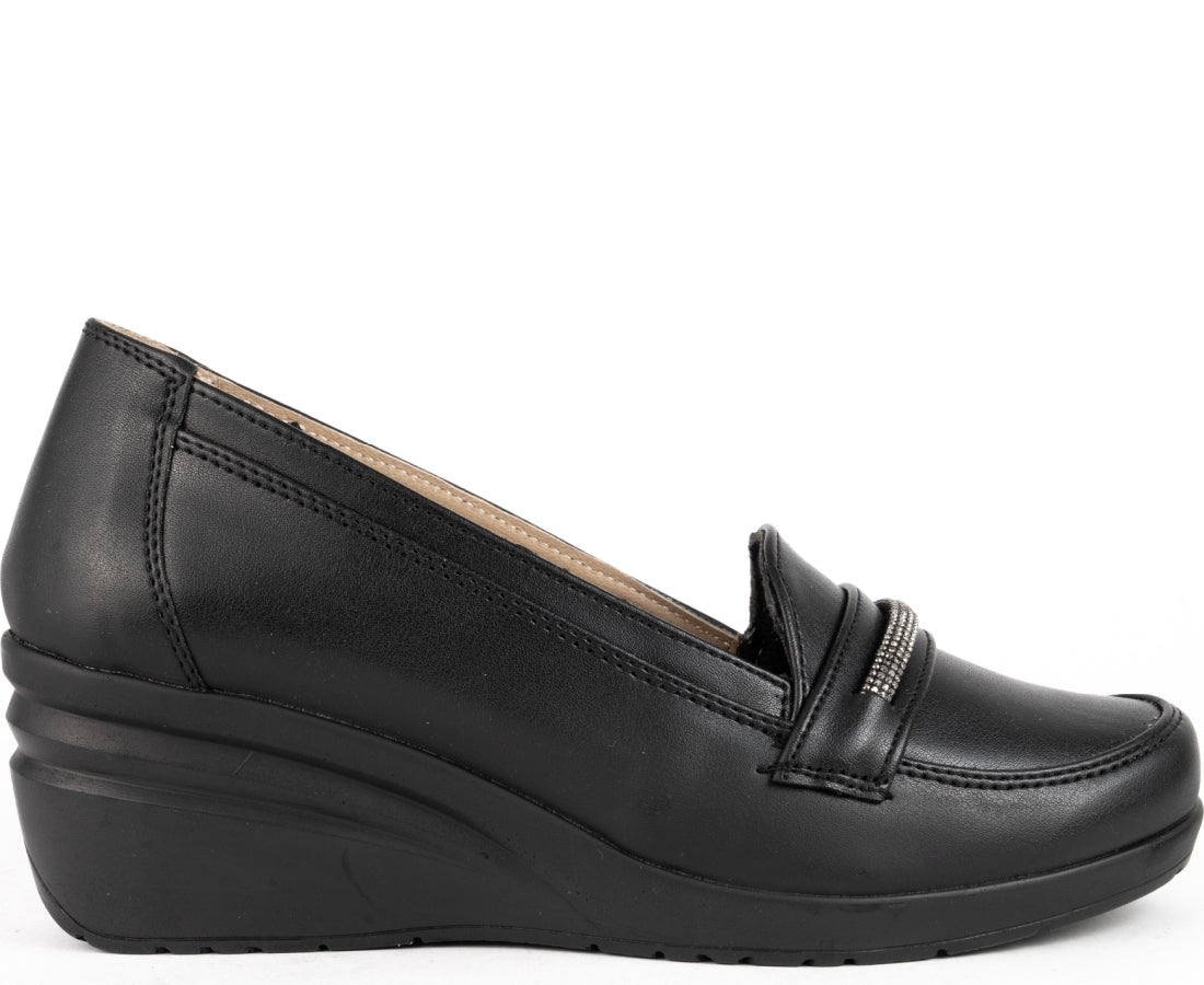 black casual closed loafers