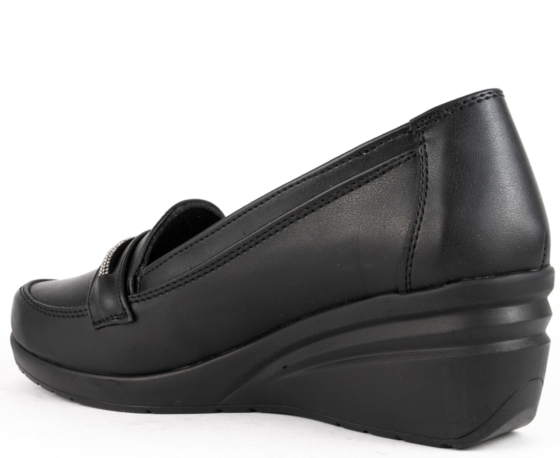 black casual closed loafers