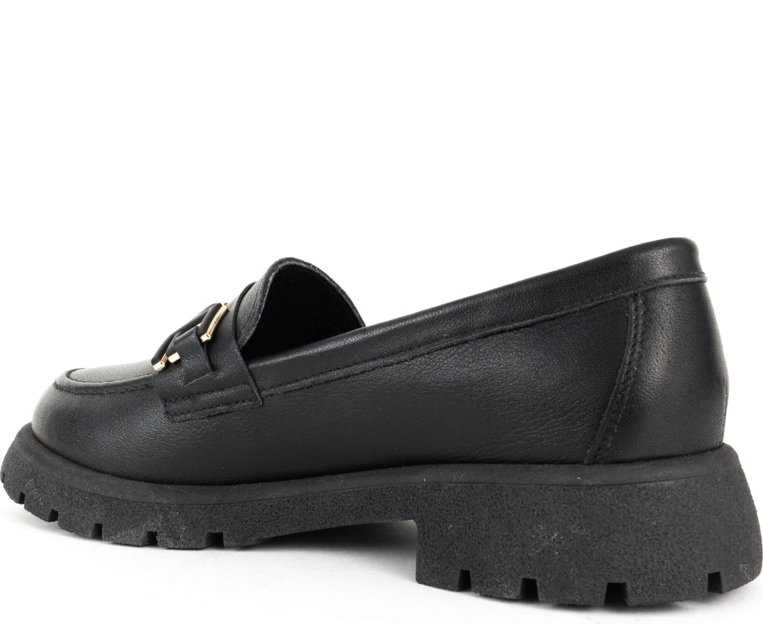 black casual closed loafers