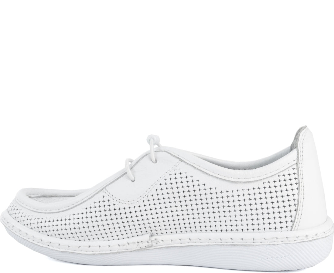 white casual closed mocasins