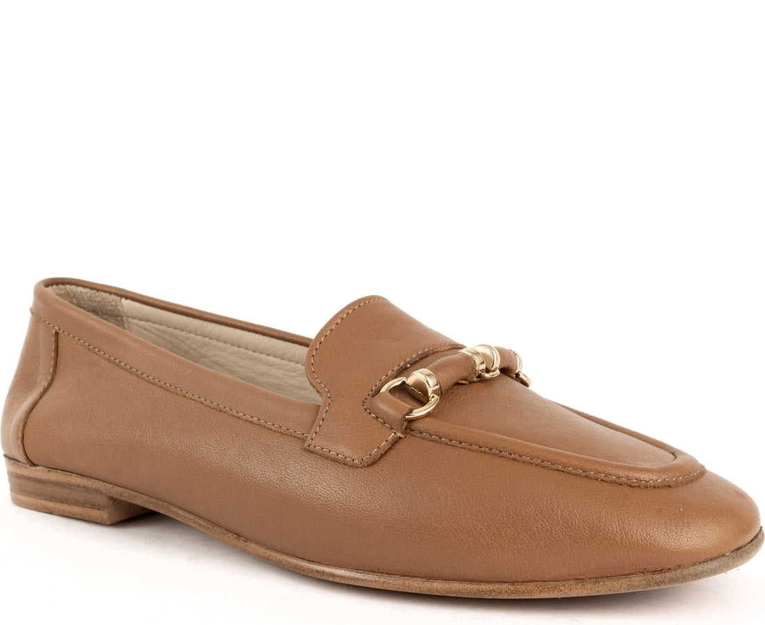 brown classic closed loafers