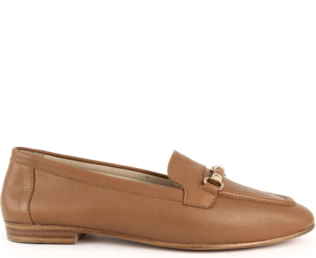 brown classic closed loafers