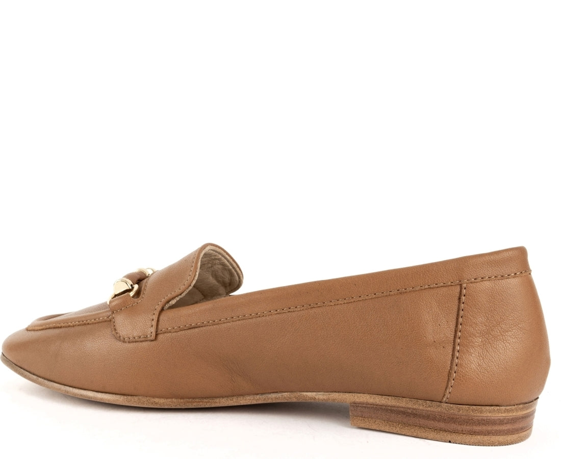 brown classic closed loafers