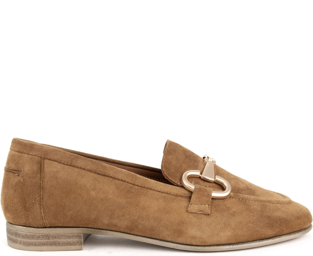 brown classic closed loafers