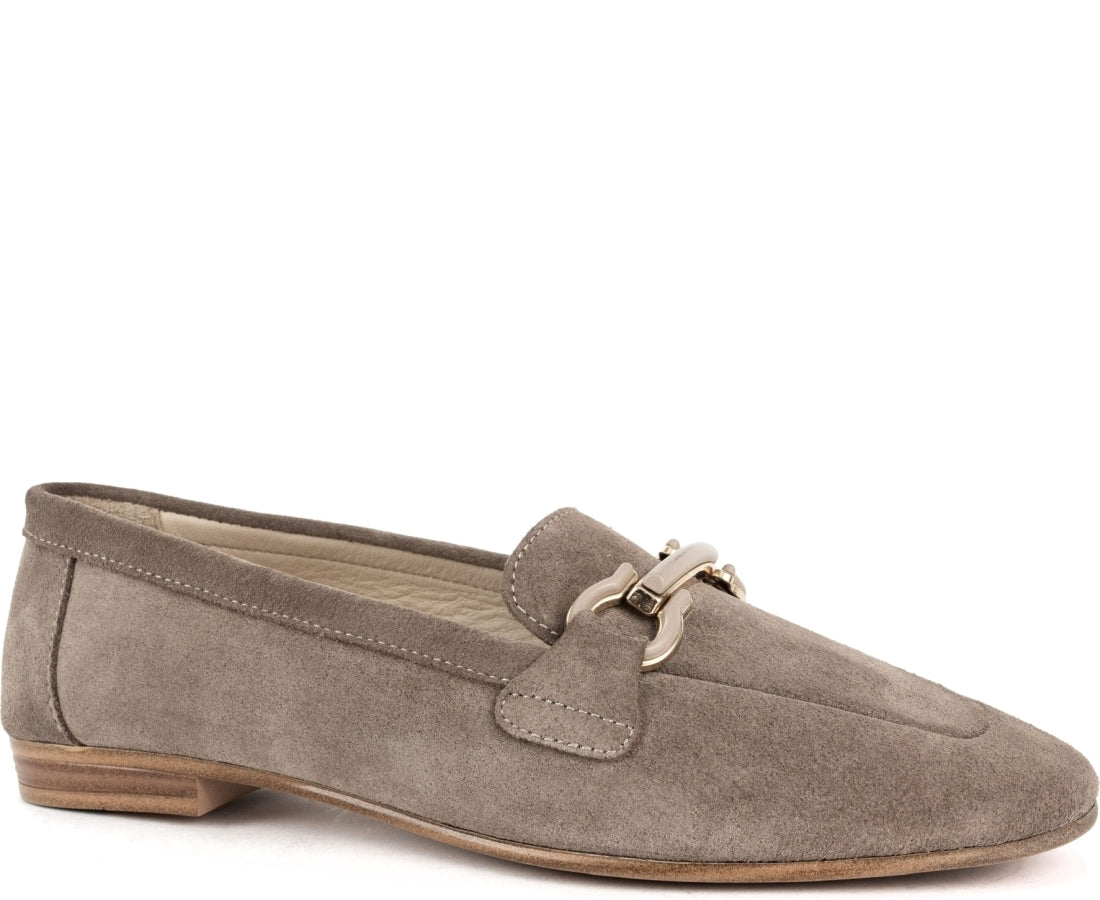 beige classic closed loafers