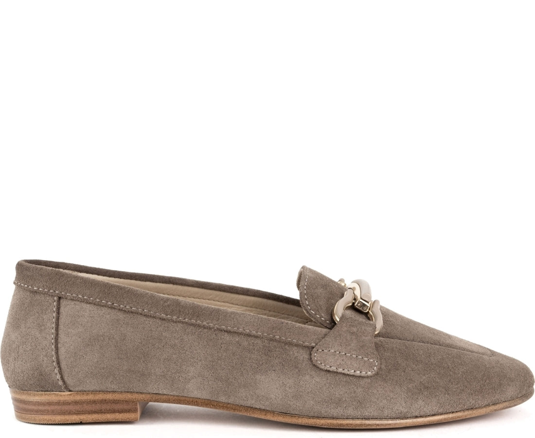 beige classic closed loafers