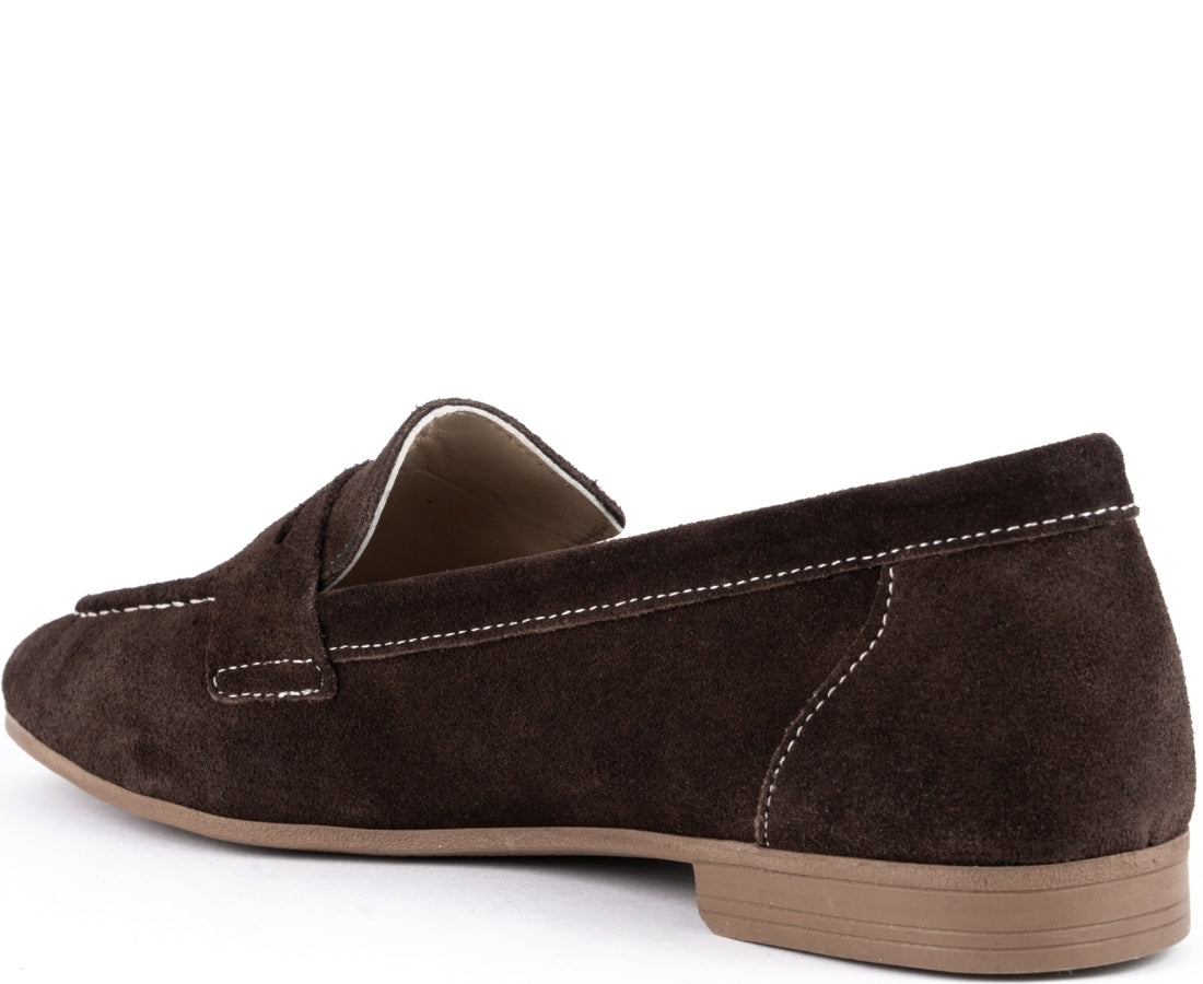 brown classic closed loafers