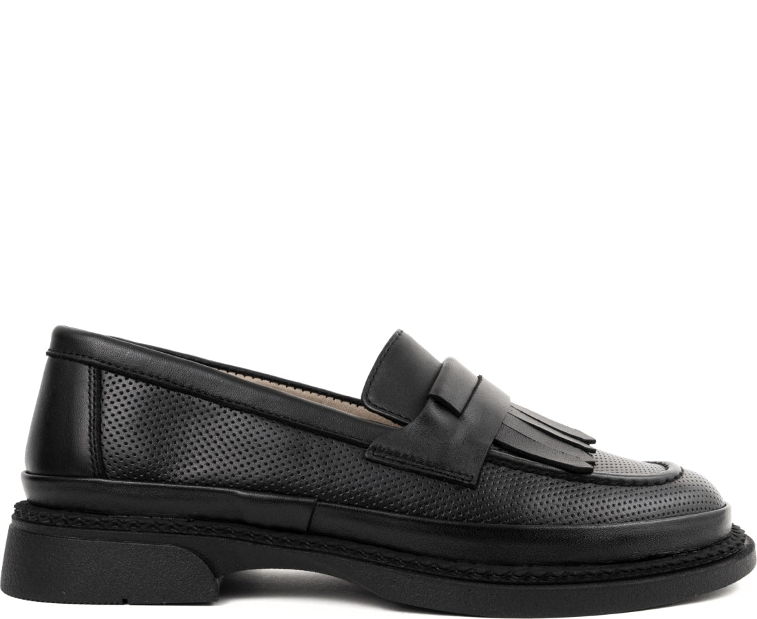 black casual closed loafers