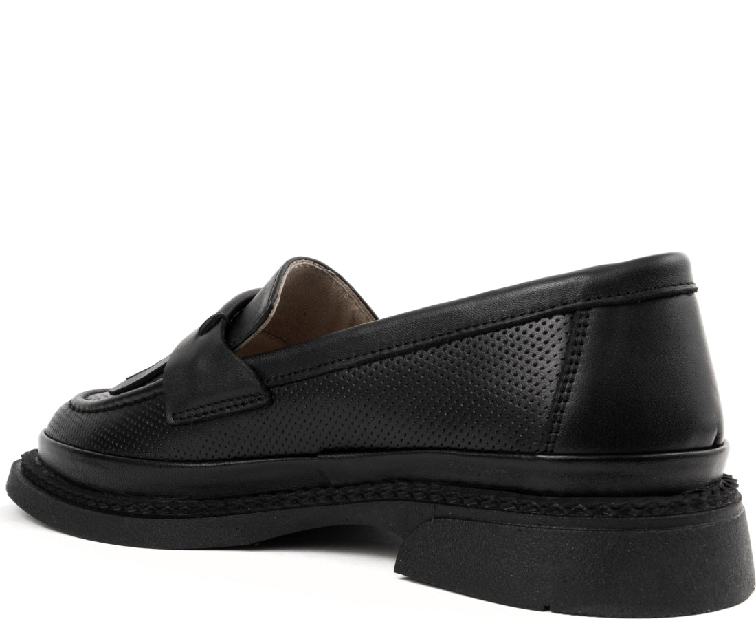 black casual closed loafers