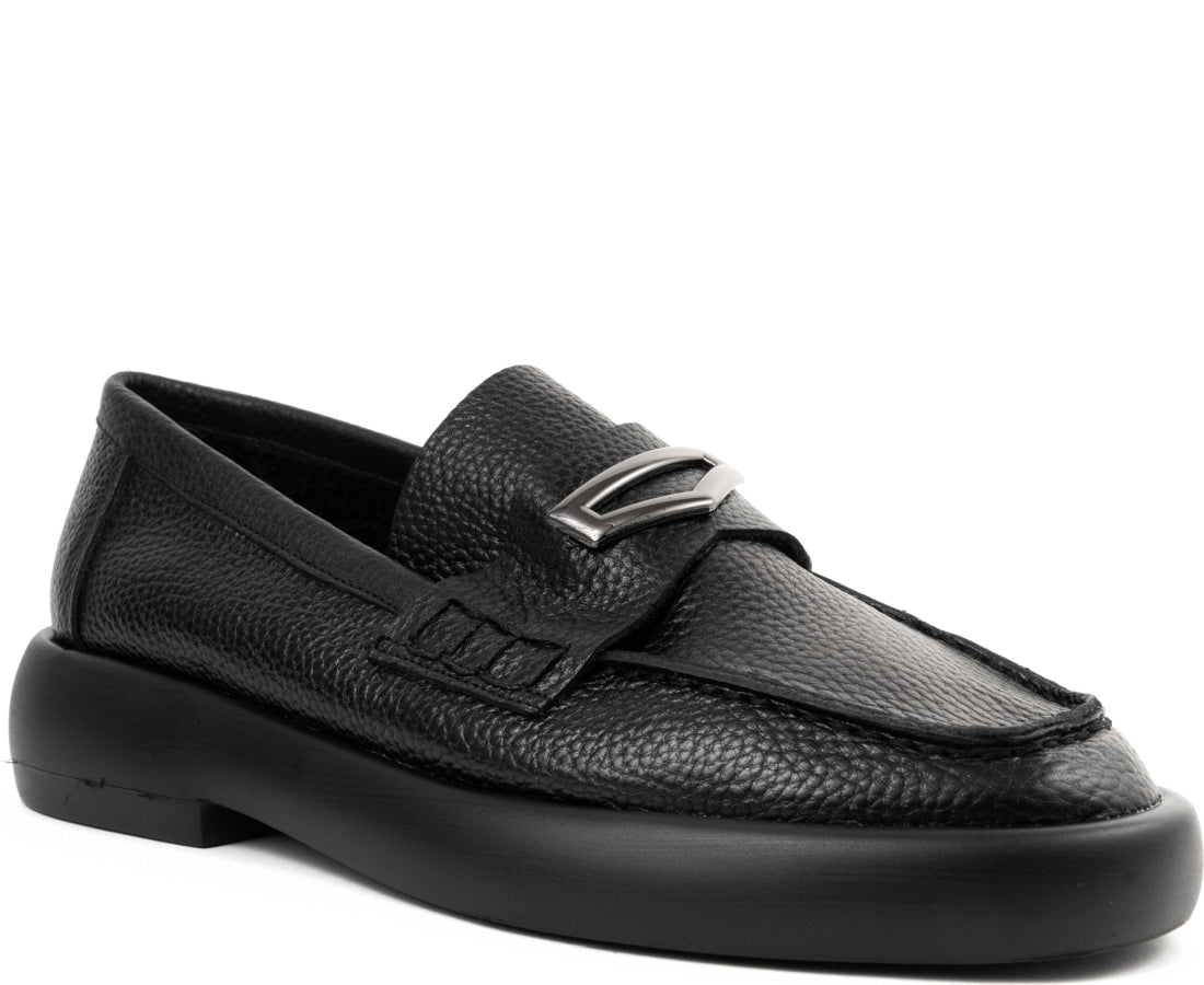 black casual closed loafers