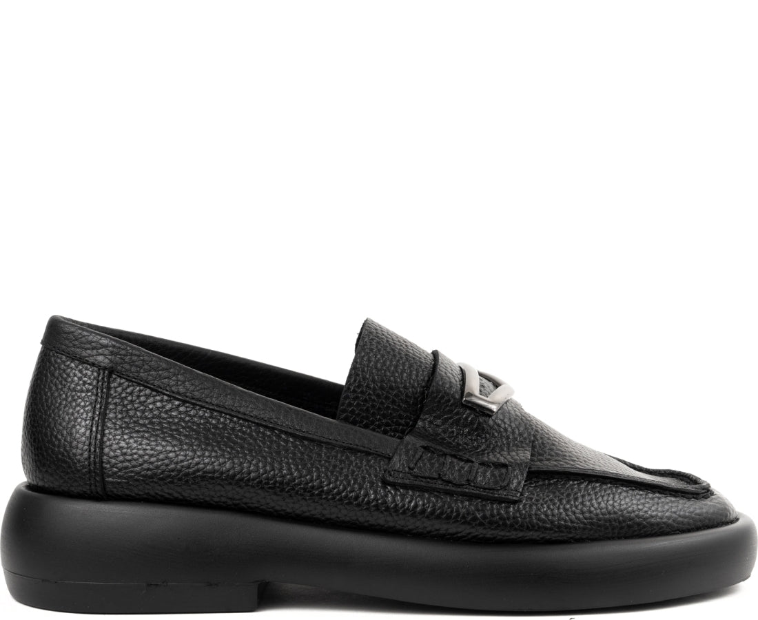 black casual closed loafers