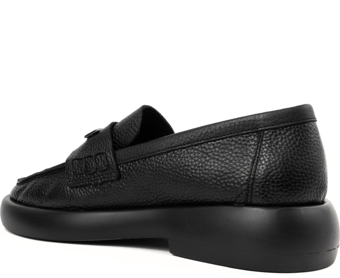 black casual closed loafers