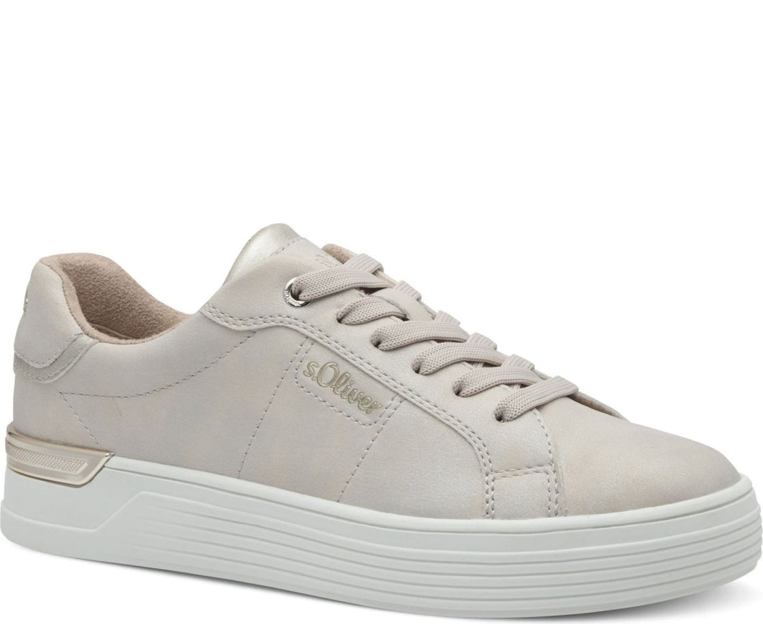 women laceup trainers