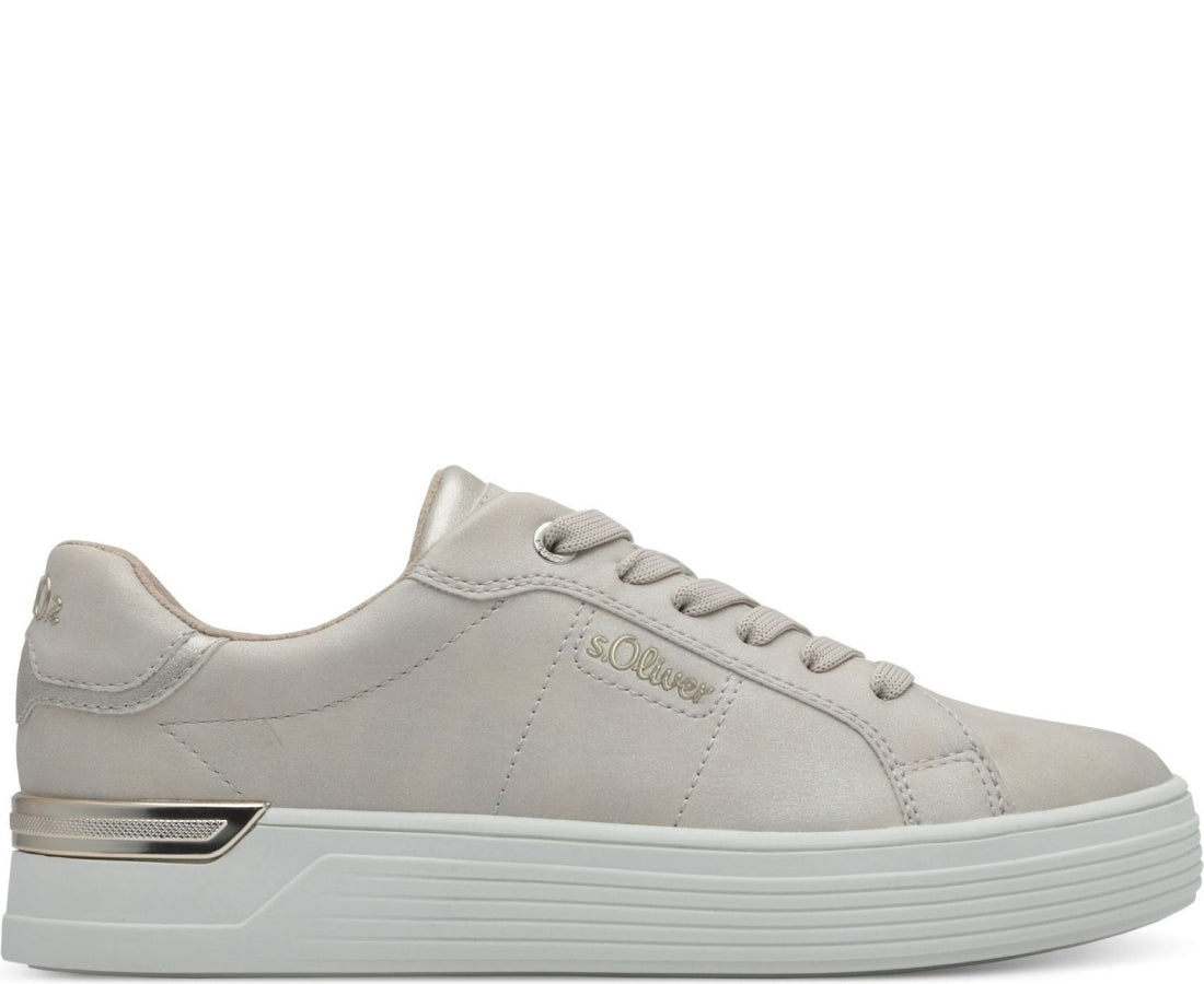 women laceup trainers