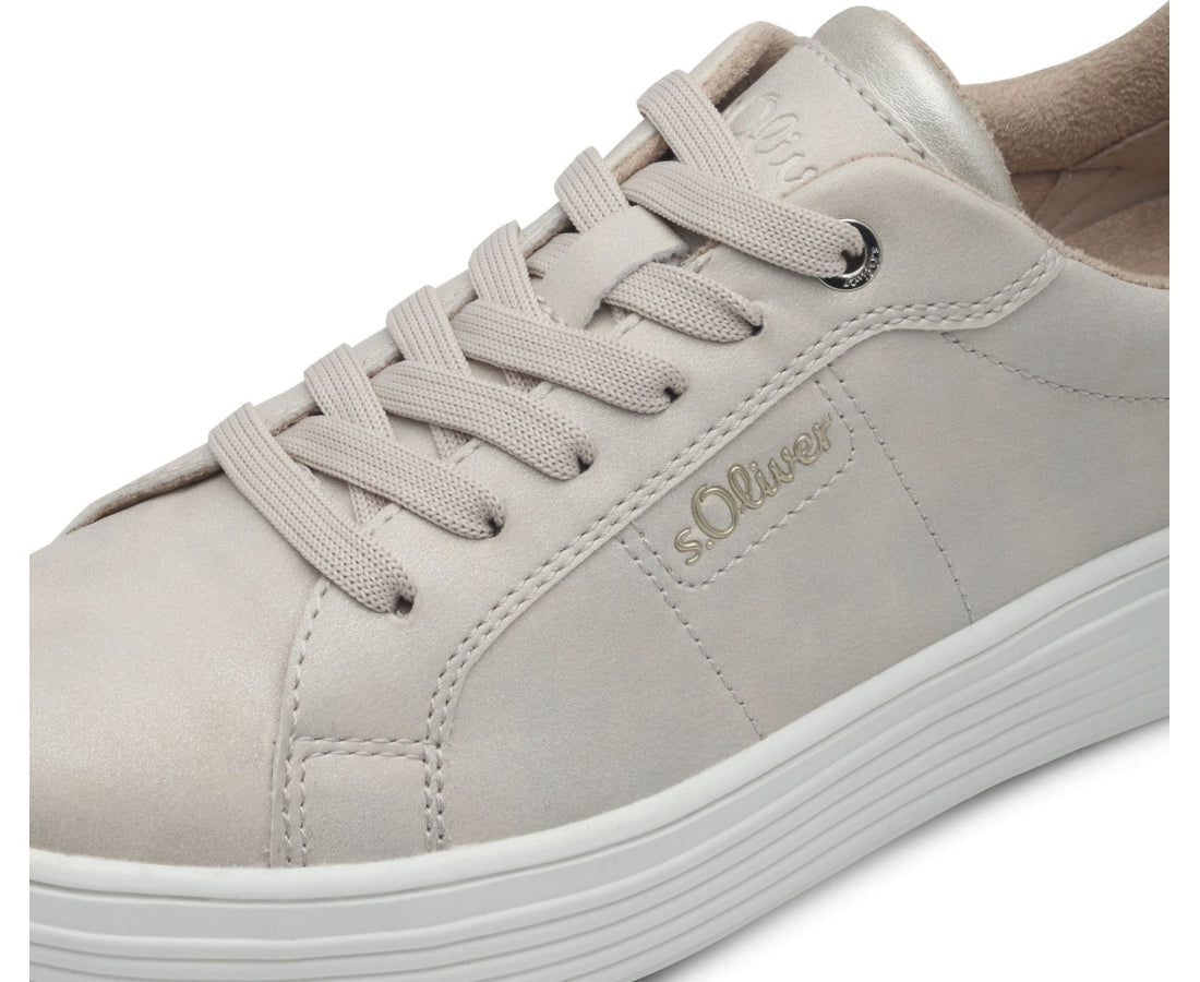 women laceup trainers