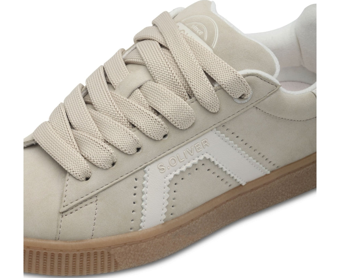 women laceup trainers