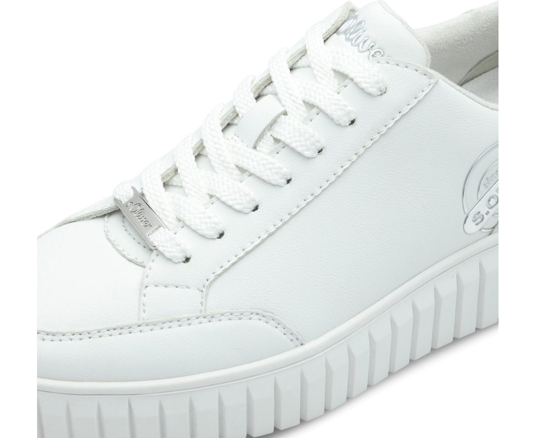 women laceup trainers