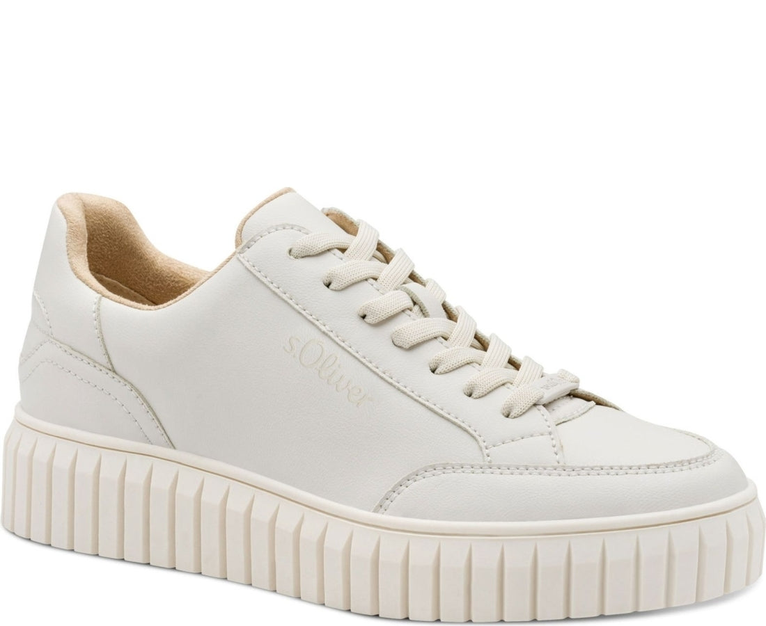 women laceup trainers