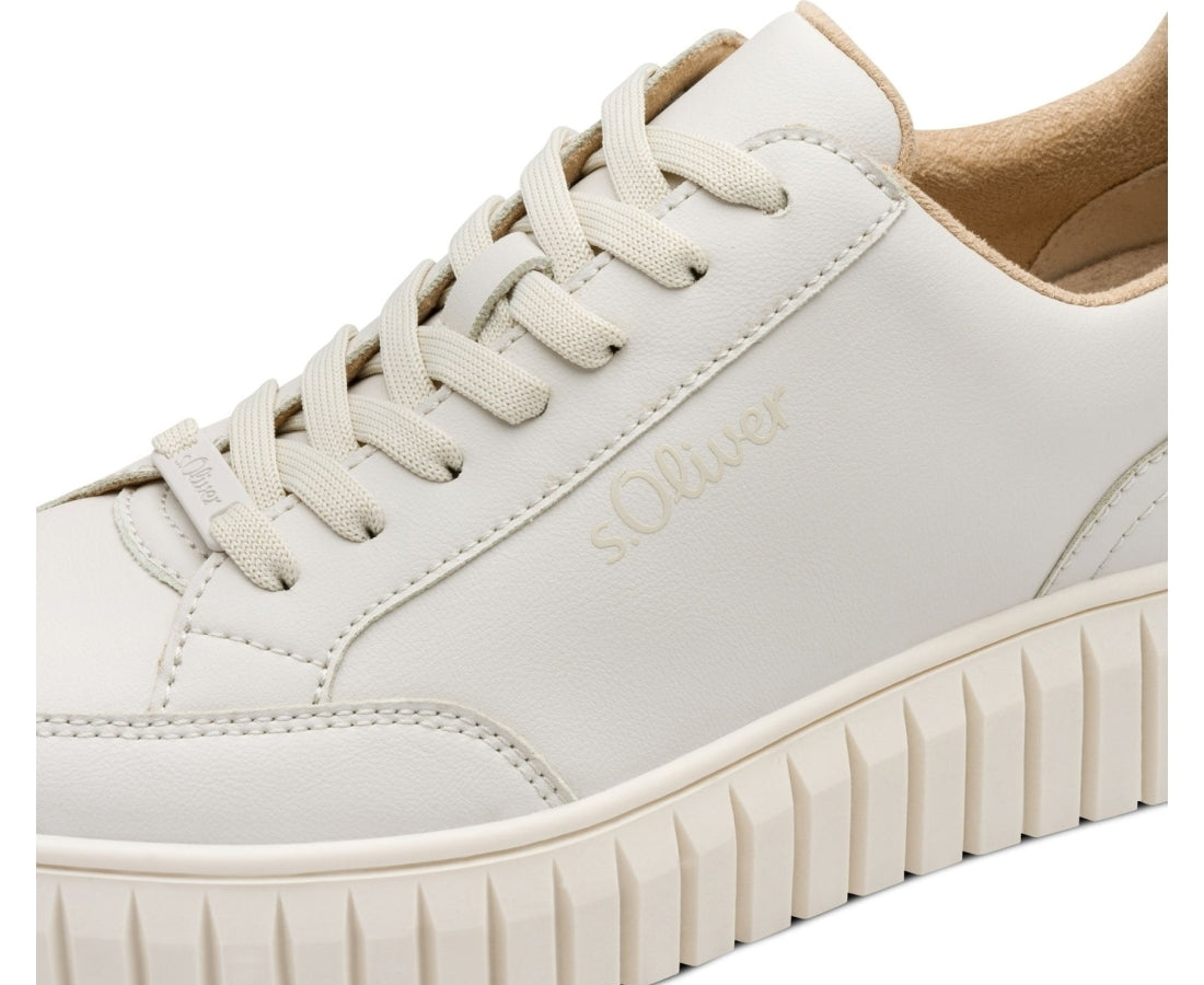 women laceup trainers