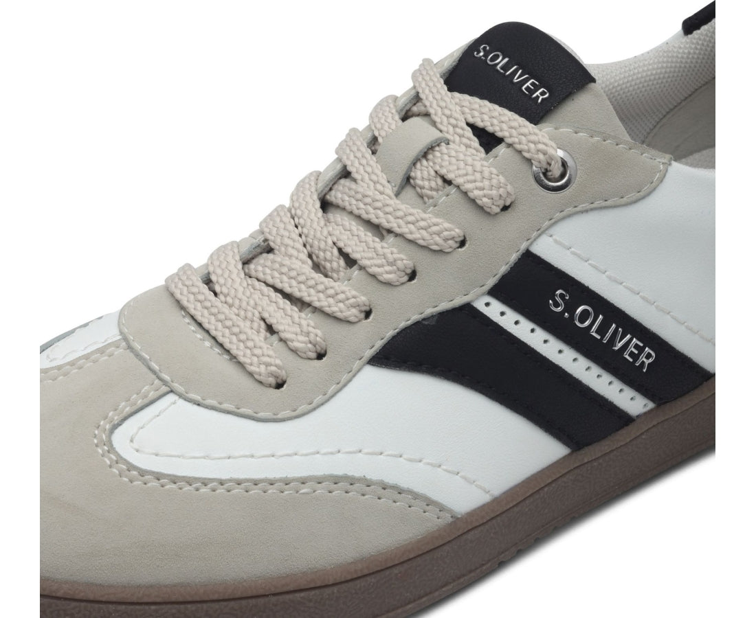 women laceup trainers