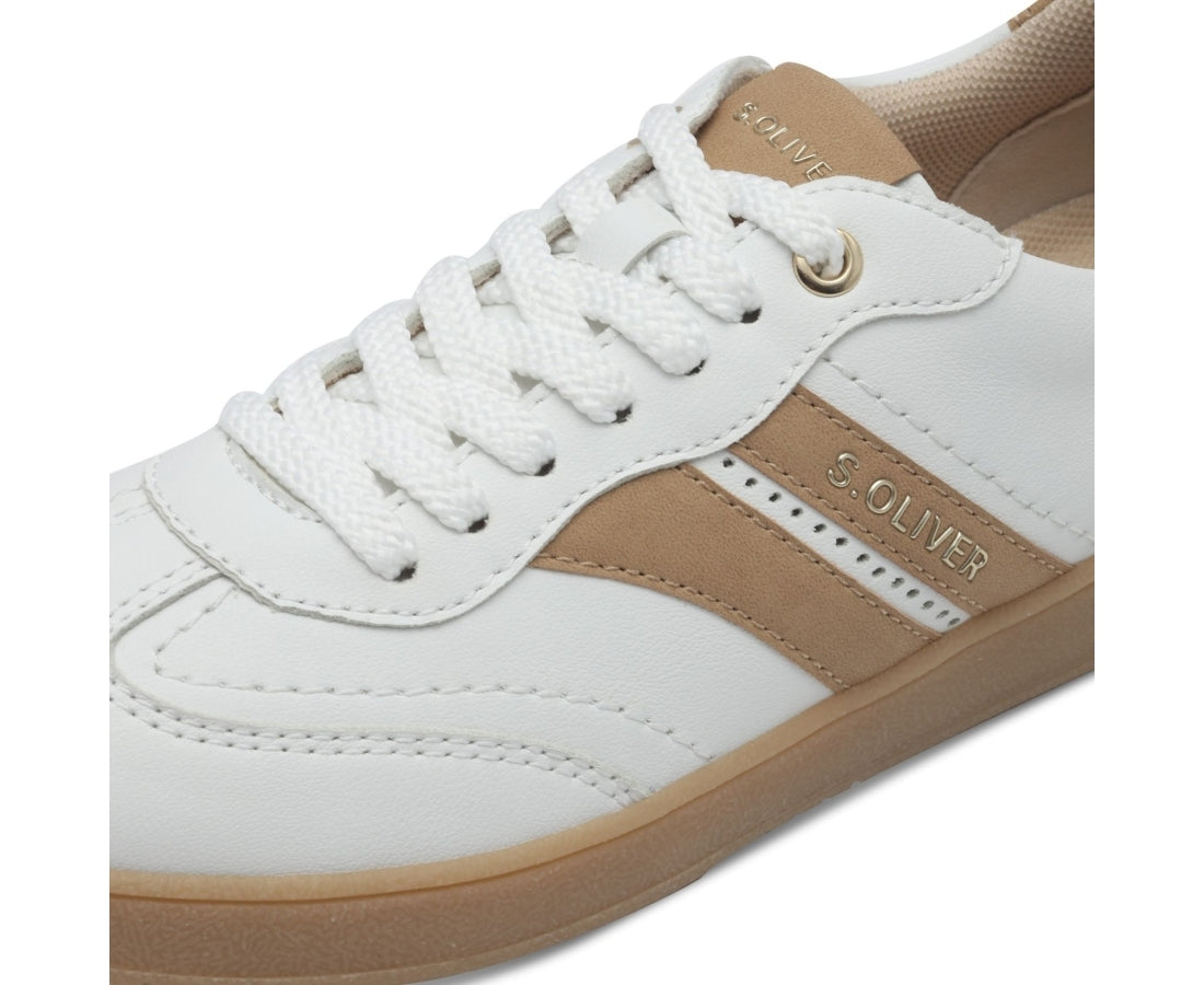 women laceup trainers