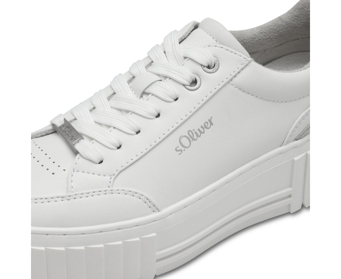 women laceup trainers