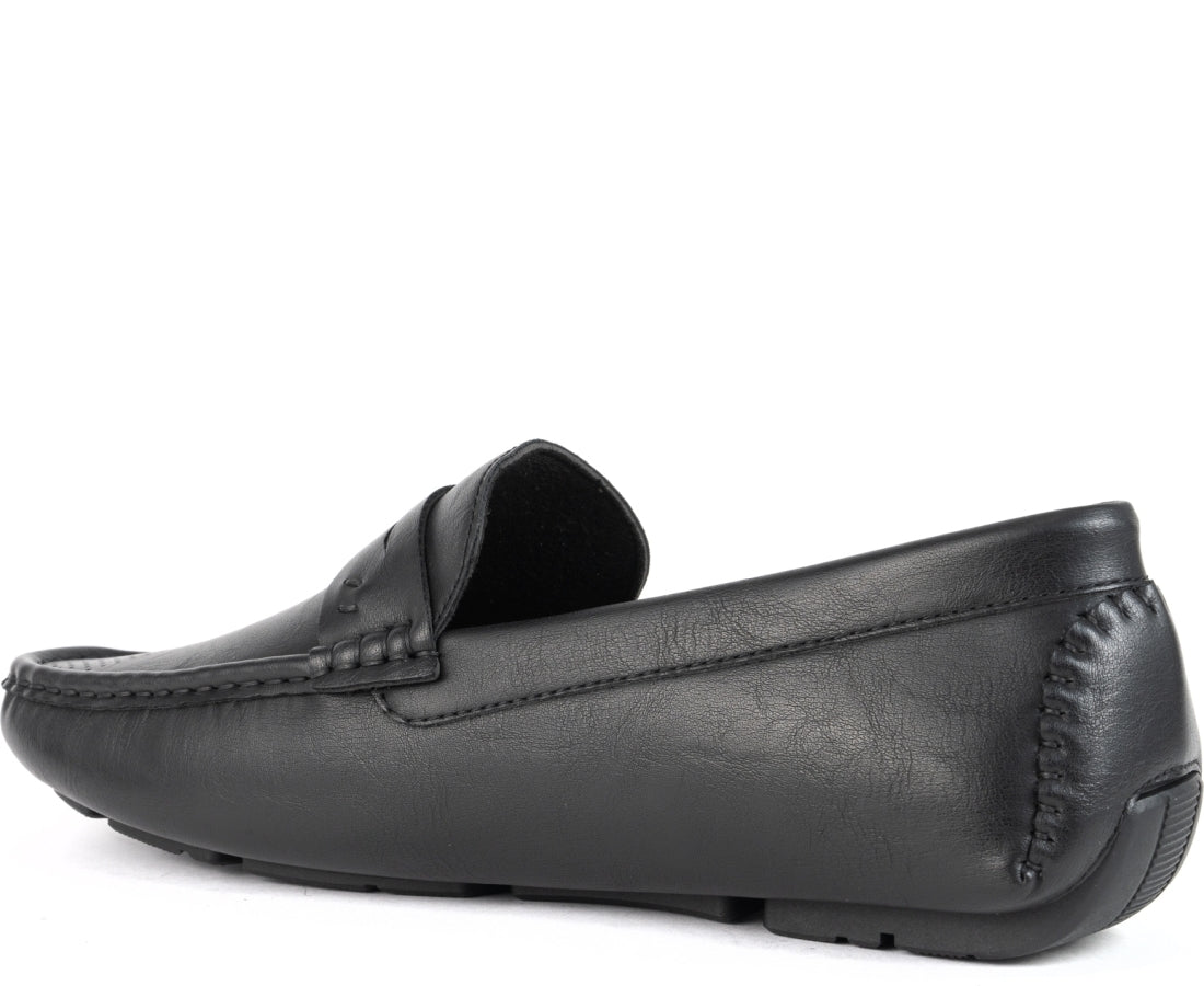 black elegant closed mocassins