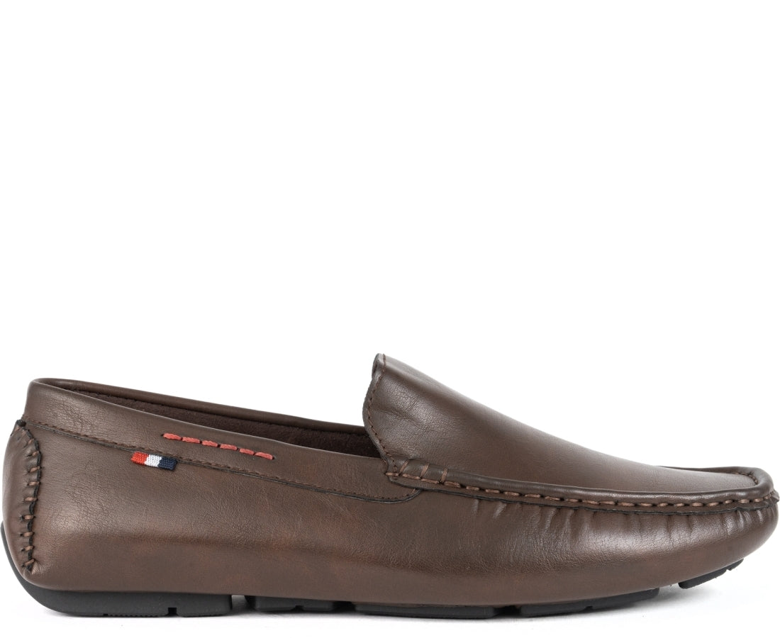 brown elegant closed mocassins
