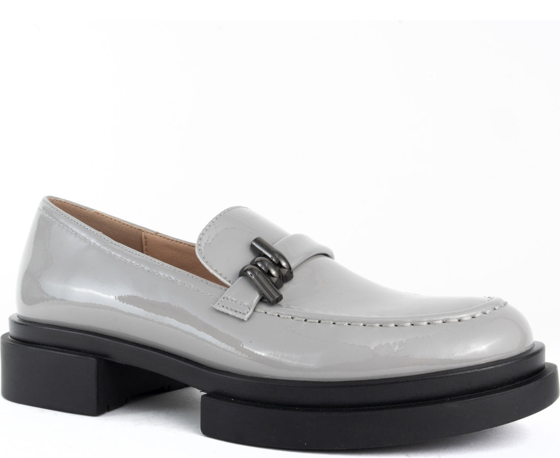 grey elegant closed loafers