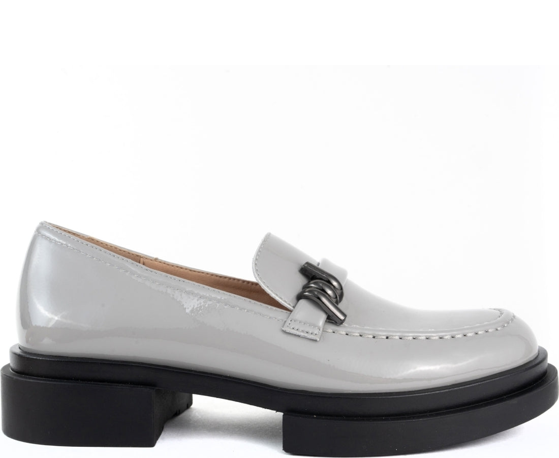 grey elegant closed loafers